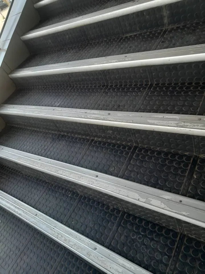 Coin-top tiles with aluminium nosing on a staircase